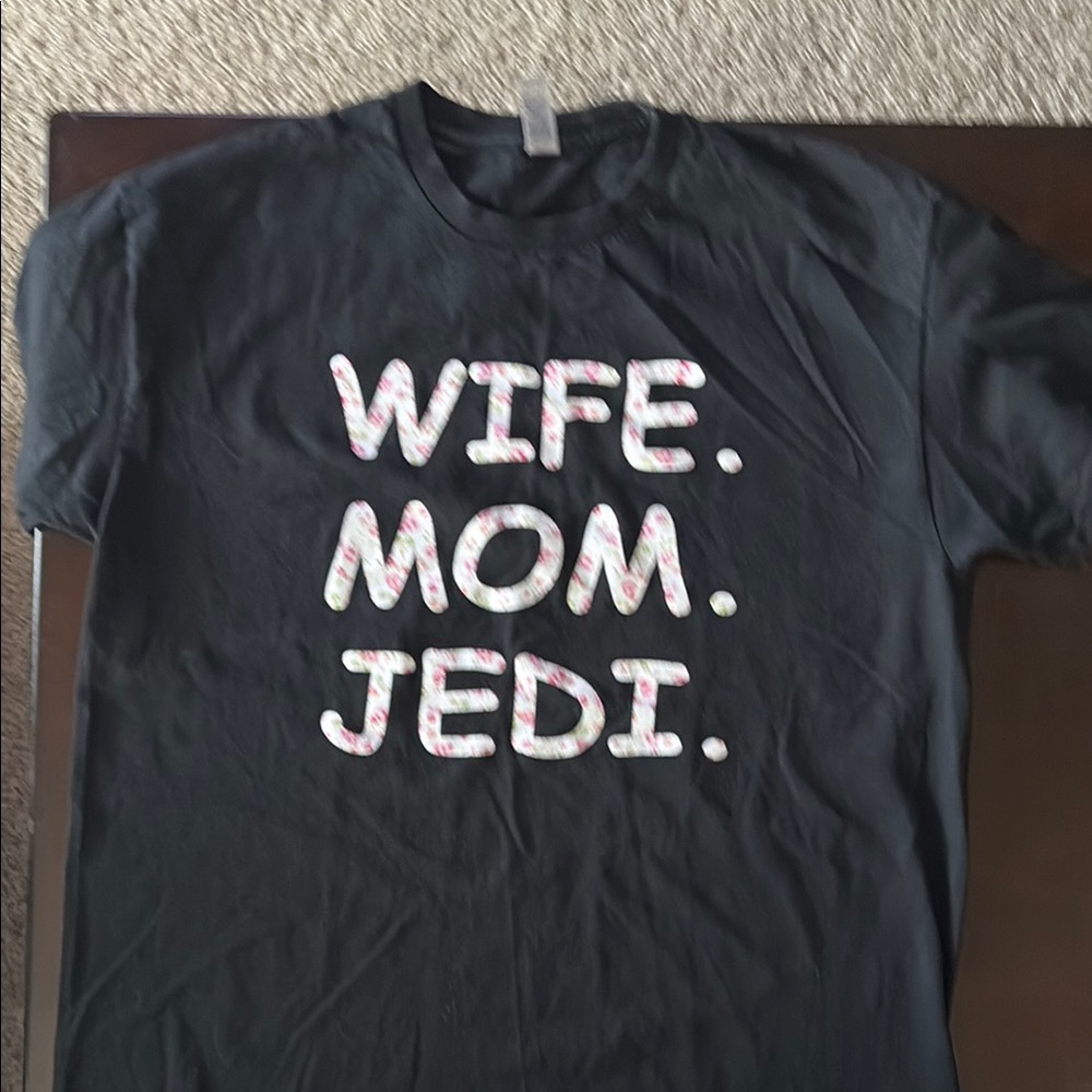 Gildan tee shirt with Wife, Mom, Jedi. Size XL ladies